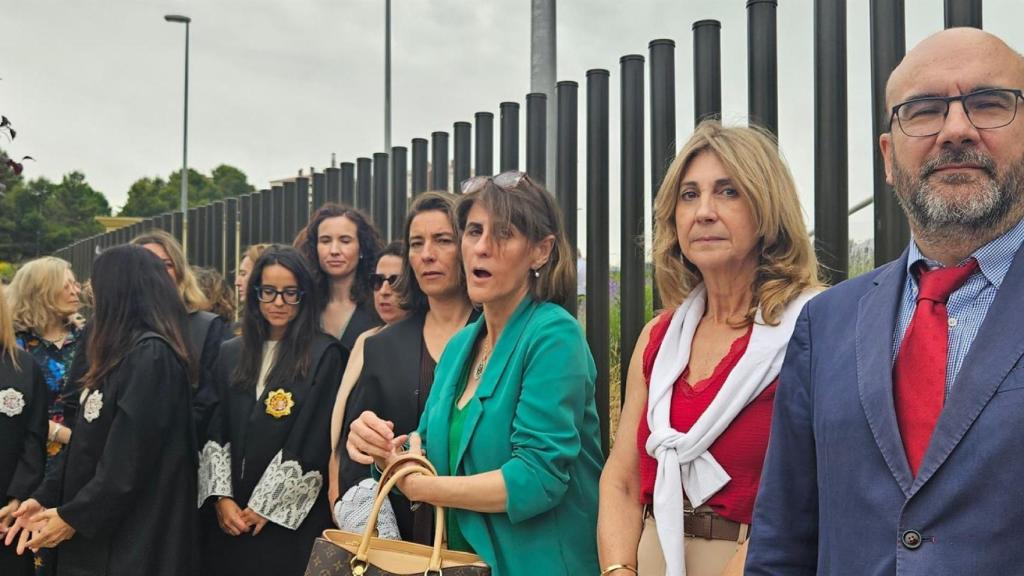 Concentración a las puertas de los juzgados de Guadalajara.