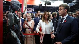 El presidente francés, Emmanuel Macron, en la feria de Vivatech en París.