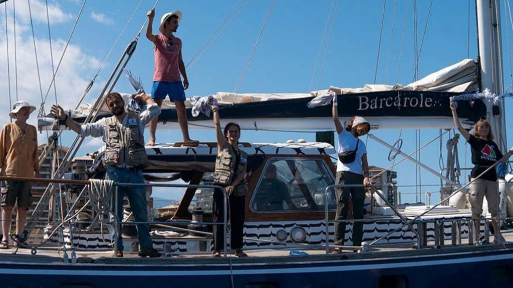 La activista Greta Thunberg y su tripulación a bordo del buque de ayuda Madleen, que zarpó del puerto italiano de Catania el 1 de junio para viajar a Gaza.