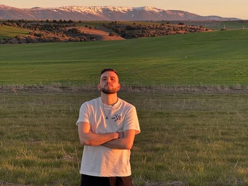Diego Hernández, regidor de la localidad segoviana de La Matilla, en el campo castellano