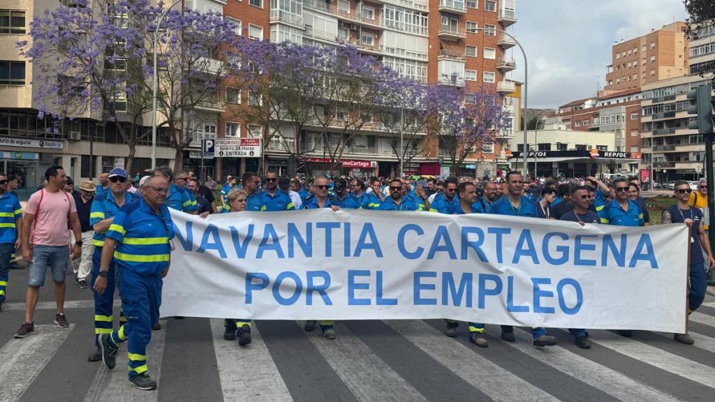 Trabajadores del astillero de Navantia en Cartagena se manifiestan el pasado 3 de junio  para exigir mejoras laborales.