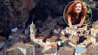 Montaje del pueblo aragonés y Cristina Fallarás.