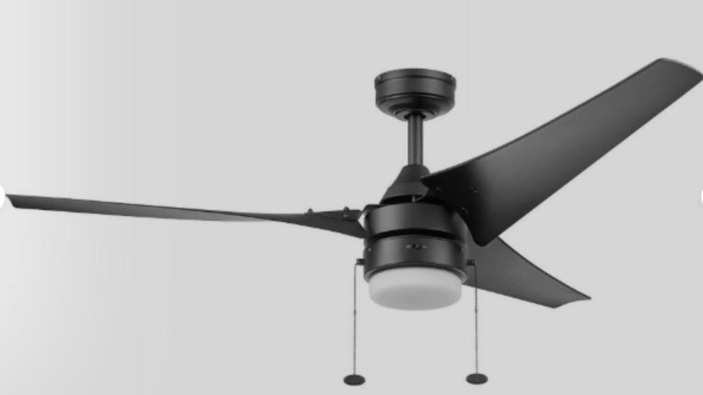 Este ventilador de techo de Walmart es ideal para espacios amplios y abiertos.