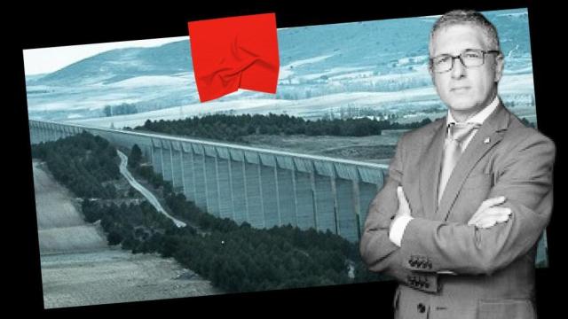 El secretario de Estado de Medio Ambiente, Hugo Morán, sobre una imagen del trasvase Tajo-Segura.