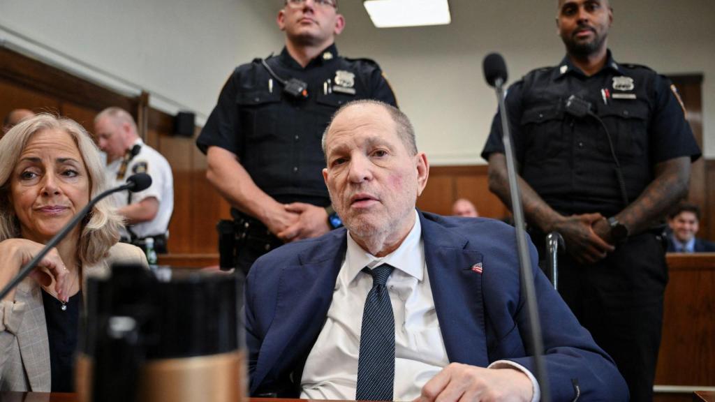El exproductor de cine de Hollywood Harvey Weinstein comparece ante el tribunal penal de Manhattan.
