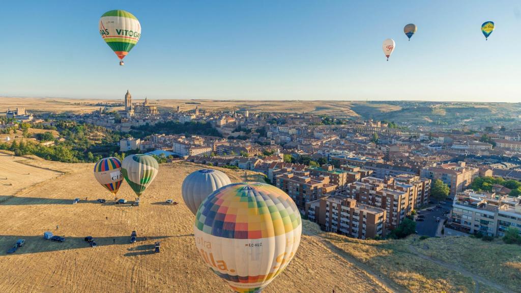 Segovia inicia la tercera edición de su Festival Accesible de Globos Aerostáticos.