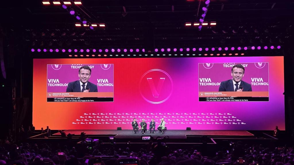 Macron en su participación en la conferencia junto al CEO de Nvidia y el CEO de Mistral AI este 11 de junio en VivaTech 2025.