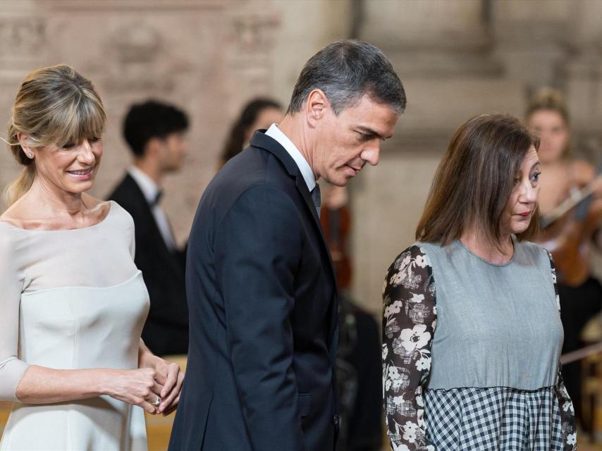 Begoña Gómez, Pedro Sánchez y Francina Armengol.