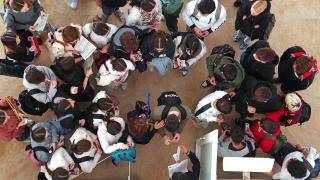 Alumnos durante el primer día de selectividad en Galicia 2025