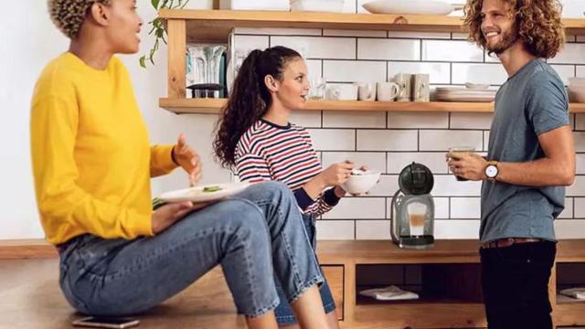 ¿Espresso Macchiato, Café Latte o Americano? Consigue esta cafetera de cápsulas DeLonghi tirada de precio