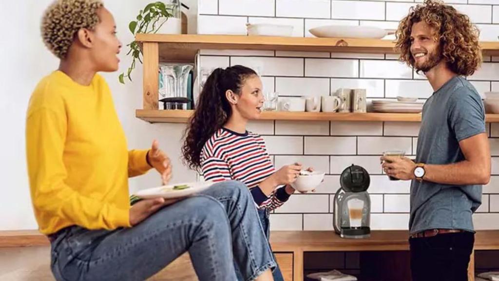 ¿Espresso Macchiato, Café Latte o Americano? Consigue esta cafetera de cápsulas DeLonghi tirada de precio