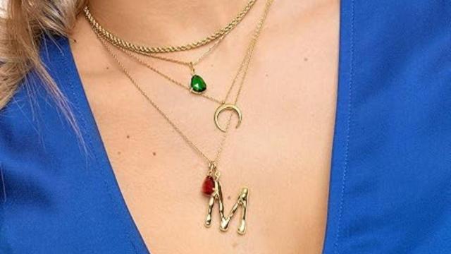 El colgante de moda que puedes personalizar y que arrasa en los looks de verano por menos de 15€