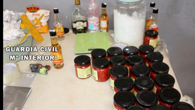 Botes de pimiento incautados en una operación de la Guardia Civil