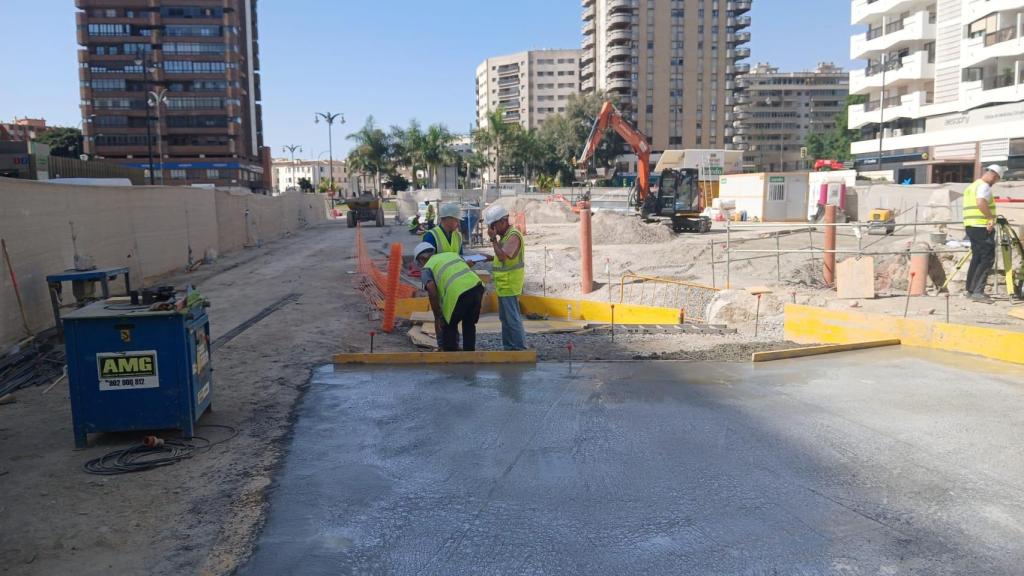Trabajos de la obra del Metro de Málaga en la calle Armengual de la Mota.