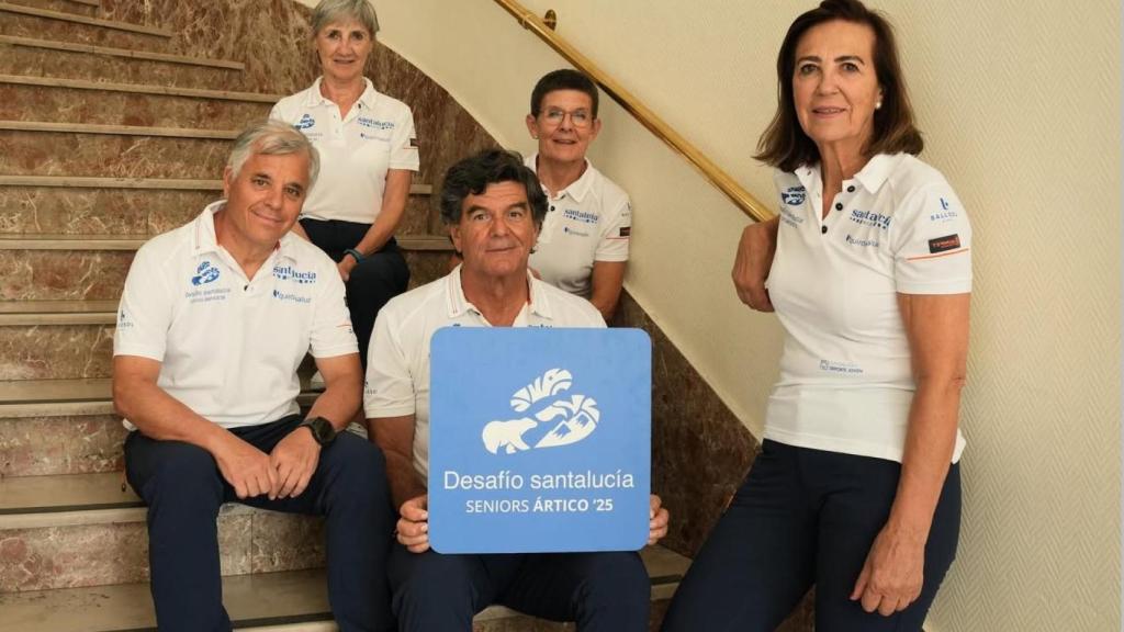 De izquierda a derecha: Jesús Torres, Esther Aristieta, Bernardo Negueruela, Merche Carbonell y Amelia Lerma; los cinco seleccionados para el Desafío Santalucía '25.