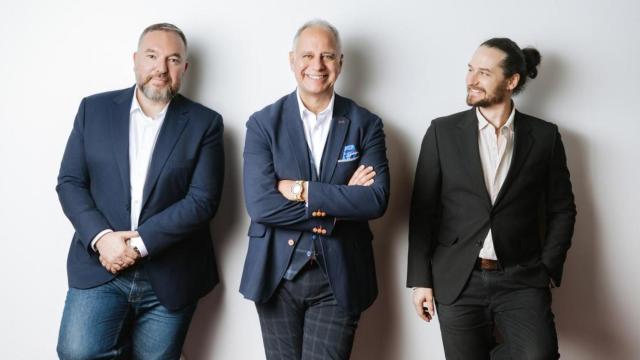 Equipo de Multiverse Computing (de izda. a drcha): Román Orús, cofundador y director científico; Enrique Lizaso Olmo, fundador y CEO, y Samuel Mugel, CTO de la compañía.