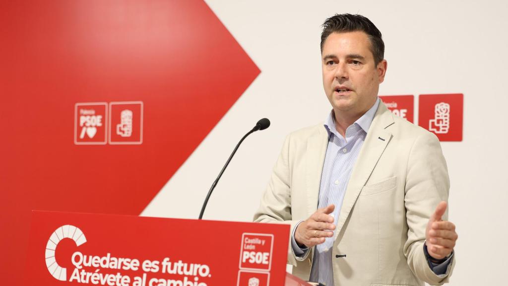 El secretario de Organización del PSOECyL, Daniel de la Rosa, durante su rueda de prensa de este jueves en Palencia