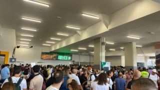 Preocupación y nervios entre los pasajeros tras paralizarse los trenes en Chamartín: Hay un pánico colectivo