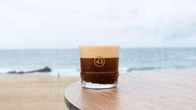 Carajillo 43 en Bns Street Food, situado en la Playa de la Concha de Santander.