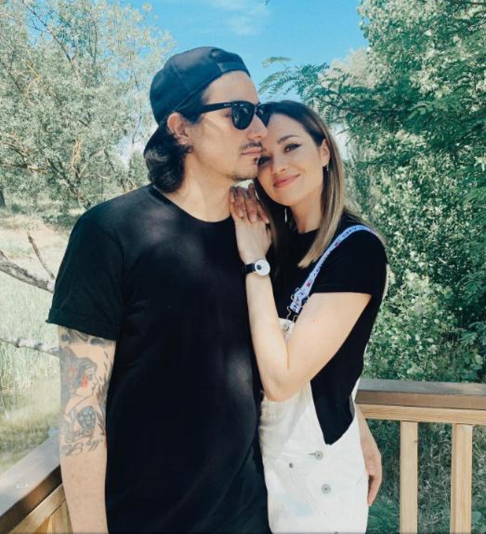 La actriz Dafne Fernández junto al fotógrafo Mario Chavarría en una imagen de redes sociales