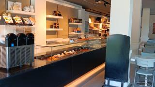 Interior de la pastelería.