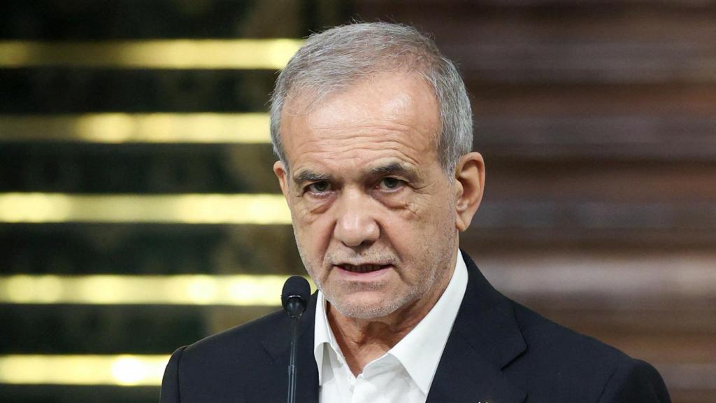 El presidente iraní, en una rueda de prensa conjunta con su homólogo pakistaní en Teherán.