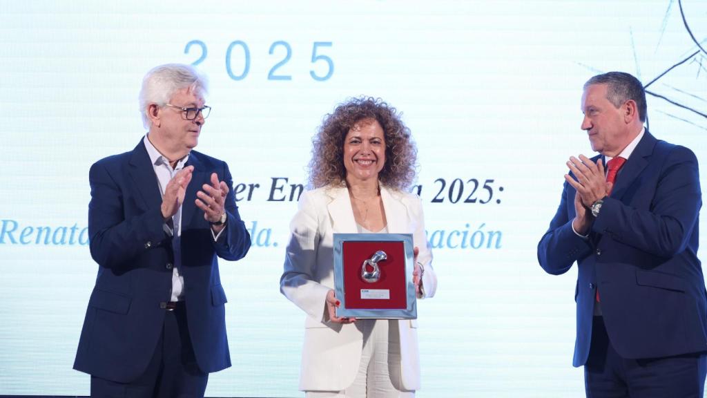 Renata López recoge el premio a empresaria del año de CEOE Zamora