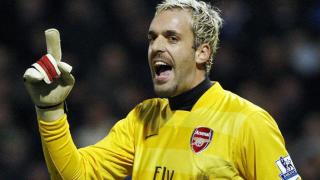 Manuel Almunia, en un partido con el Arsenal.