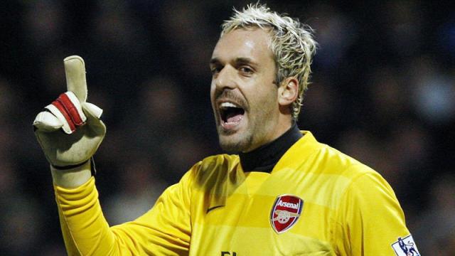 Manuel Almunia, en un partido con el Arsenal.