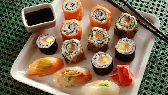 Sushi de salmón.