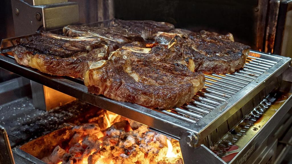Una de las parrillas de Char Fuego & Brasas.