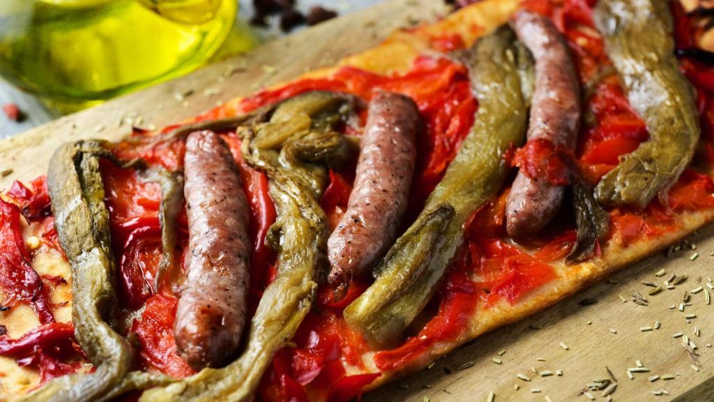 Una receta mediterránea que parece una pizza, pero no lo es