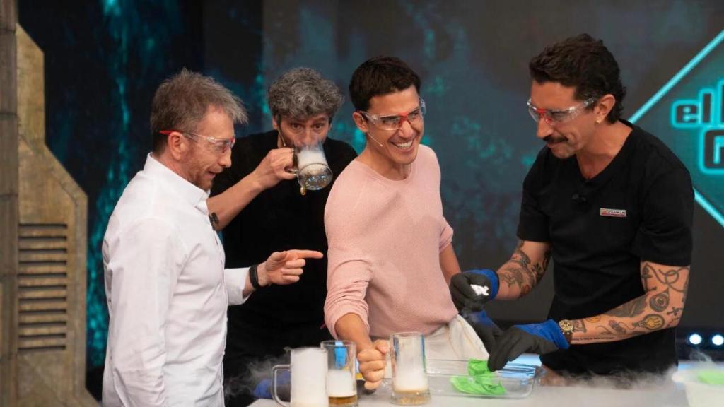 Pablo Motos junto a Marron y los actores Álex González y Antonio Pagudo este miércoles en 'El Hormiguero'.