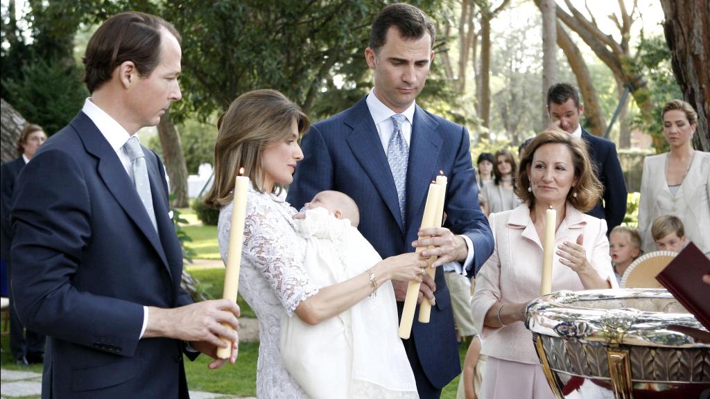 Konstantin de Bulgaria junto a los Reyes en el bautizo de la infanta Sofía.