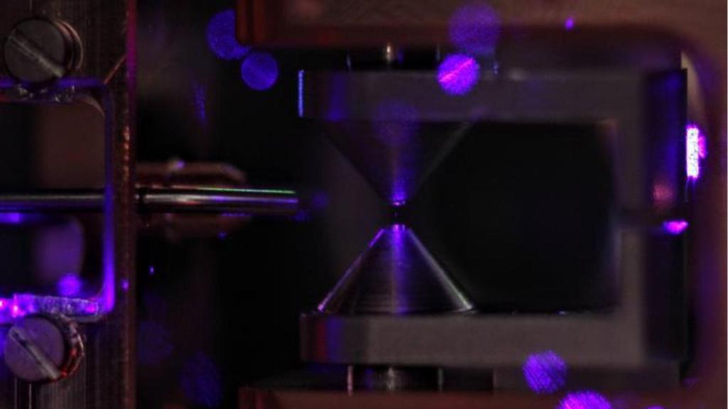 Reloj óptico VTT MIKES.