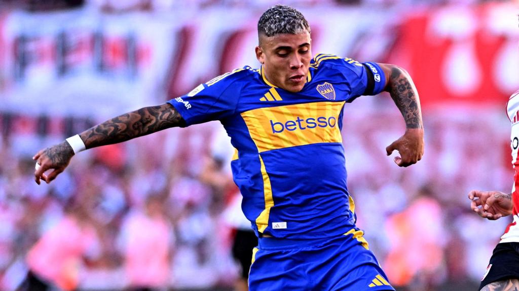 Ayrton Costa, durante un partido.