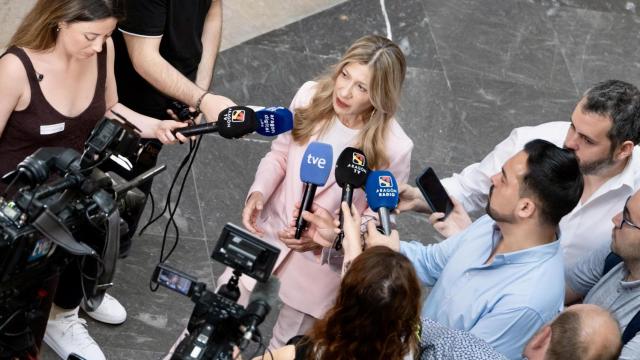 La vicepresidenta Mar Vaquero, en el pasillo de las Cortes de Aragón