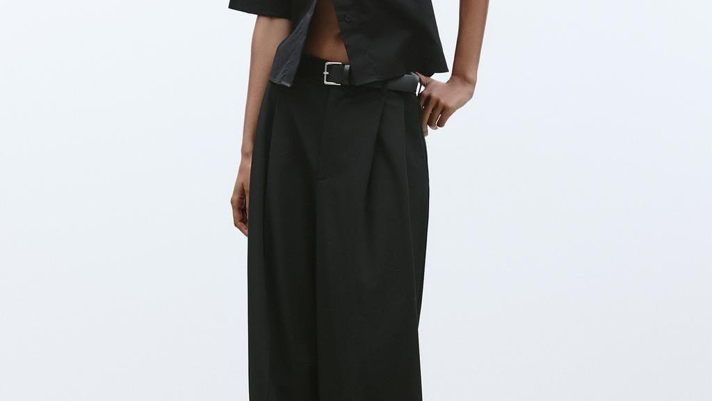 Pantalón doble pliegue cinturón.