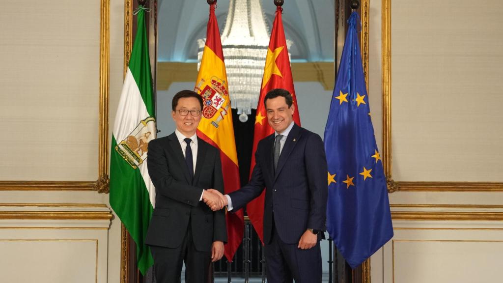 Juanma Moreno y el vicepresidente chino, este jueves en el palacio de San Telmo.