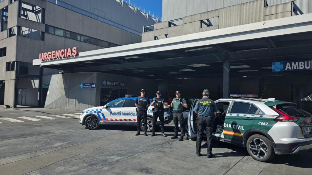 Los agentes de la Policía Municipal y la Guardia Civil en el Hospital Clínico