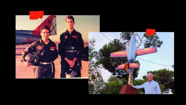 El comandante Carrizosa; a la izquierda, con el Rey [entonces Príncipe] en su etapa en la Academia General del Aire, y a la derecha, durante la entrevista con EL ESPAÑOL por el 40 aniversario de la Patrulla Águila.