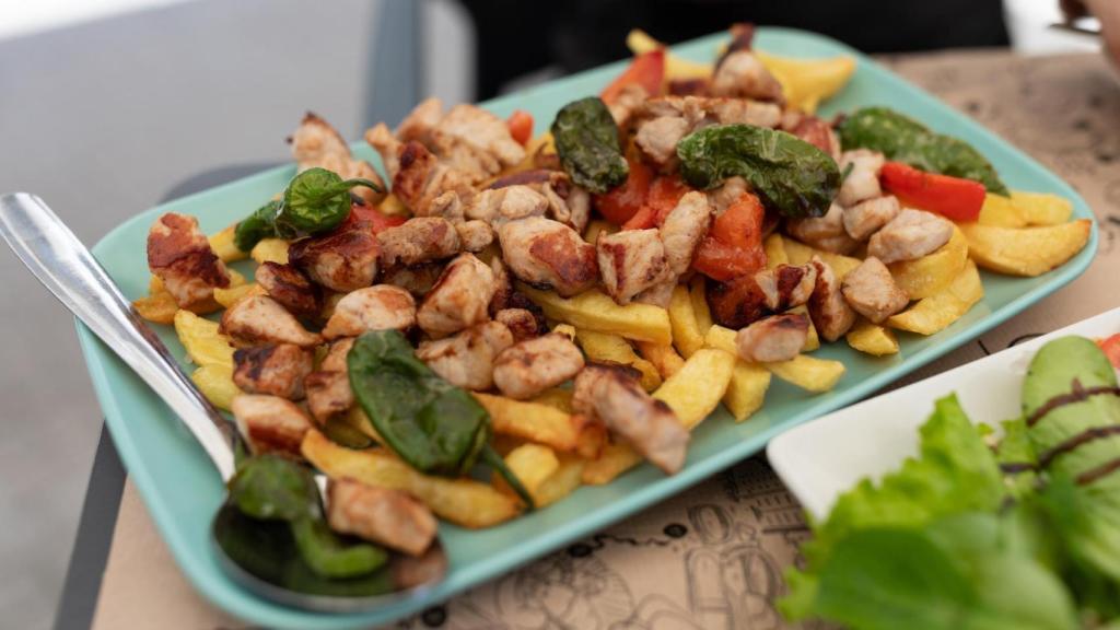 Plato de raxo de cerdo con patatas