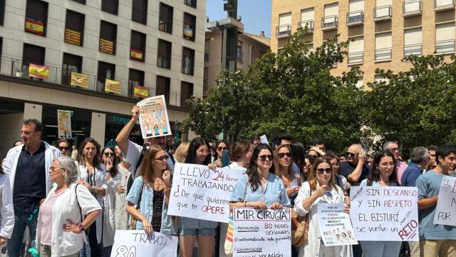 Concentración de médicos frente a la delegación del Gobierno en Aragón el pasado junio.