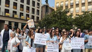 Concentración de médicos frente a la delegación del Gobierno en Aragón