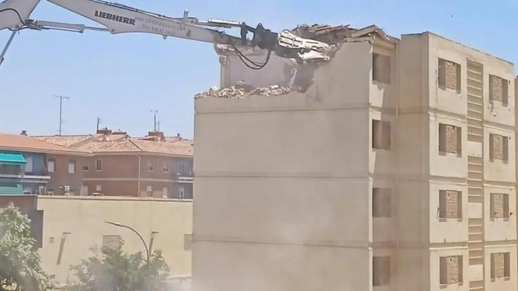 Derribo del Cuartel de la Guardia Civil en Toledo.