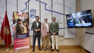 El diputado de Empleo, Desarrollo Económico y Reto Demográfico, Roberto Migallón, y el presidente de la Federación de Comercio y Servicios de Valladolid, Jesús Herreras, presentan la campaña bonos disfruta de Valladolid