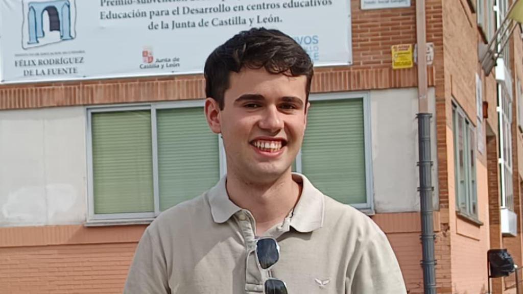 Álvaro Renedo, la mejor nota de la EBAU en Burgos, en el instituto en el que ha estudiado el Bachillerato