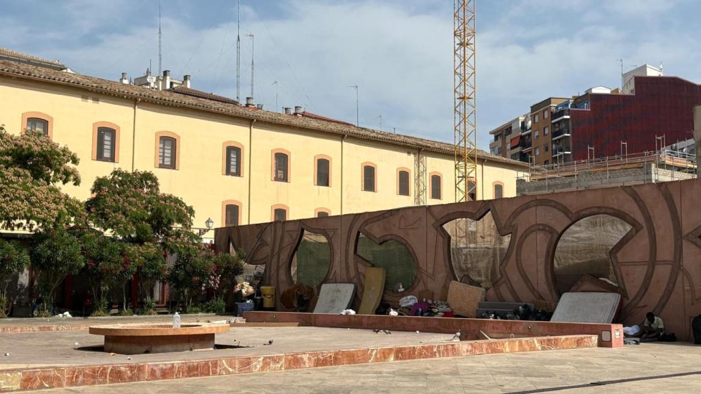 Personas durmiendo en la calle en la zona de Parque Bruil en Zaragoza