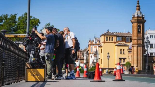 Imagen de un rodaje en el Puente de Triana.