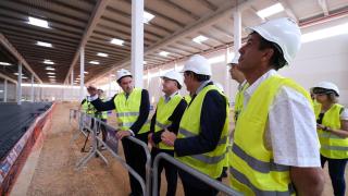 Juan Carlos Suárez-Quiñones Fernández, Consejero de Medio Ambiente, Vivienda y Ordenación del Territorio de la Junta de Castilla y León; Carlos Aznar, director regional de Dia en Castilla y León; Carlos Fernández Carriedo, Consejero de Economía y Hacienda de la Junta de Castilla y León, y Alejandro Barrera García, alcalde de Villadangos del Páramo